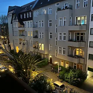  Apartment Cozy Modern With Small Balcony In The Heart Of